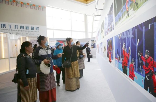 北京冬奥精神主题巡回展在拉萨开幕 至此北京冬奥精神主题展览已在五省区市举办 现场观展群众超过100万人次
